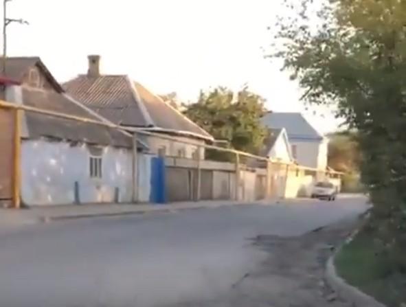 Улицу Парковая в Пятигорске просят отремонтировать автолюбители. Видео